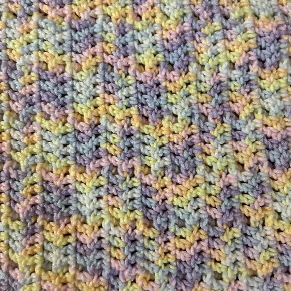 Handmade Beautiful Variegated Baby Afghan 33 x 36 Inches - Picture 4 of 4
